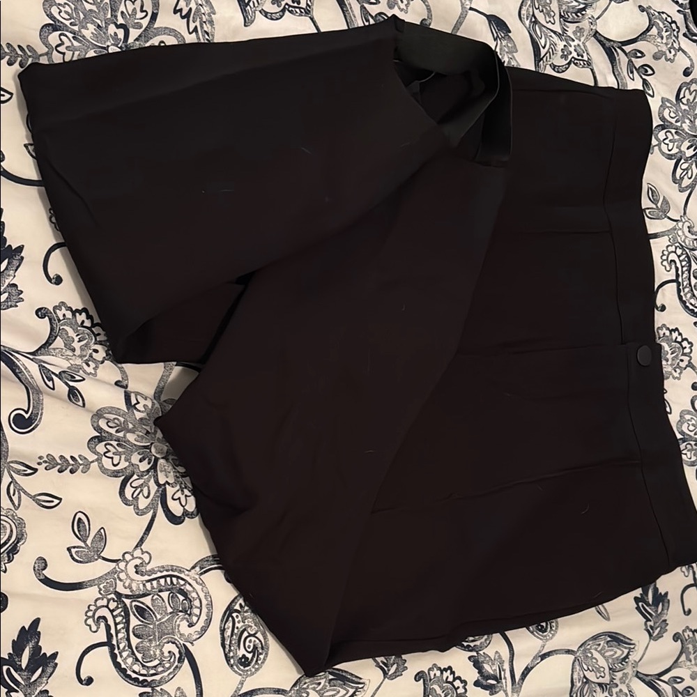 Chic Black High-Waisted stirrup pants